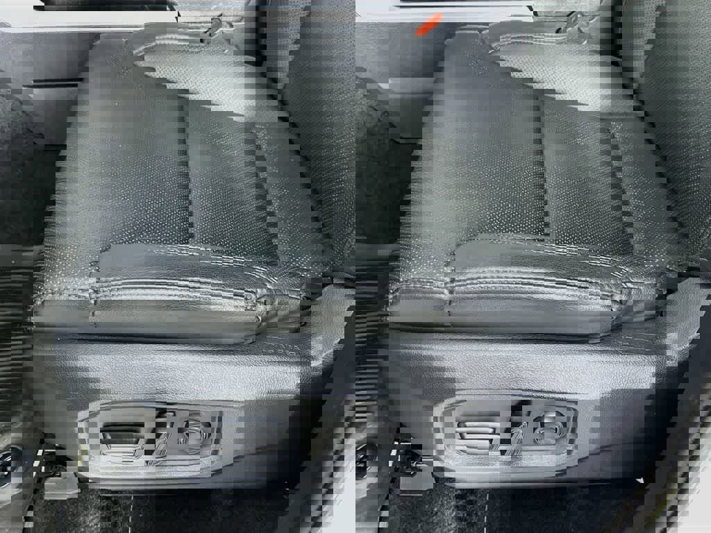 Used 2025 Toyota Tundra SR5 w/ SR5 Premium Package image 30