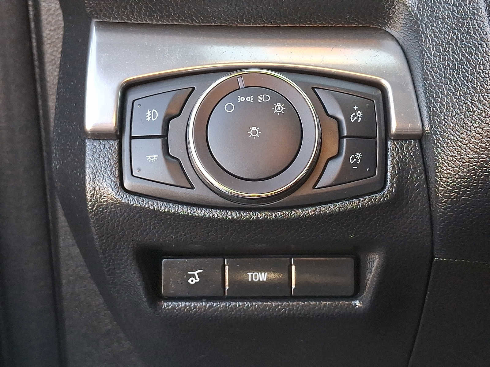 Certified 2019 Ford Explorer XLT w/ Equipment Group 202A image 27