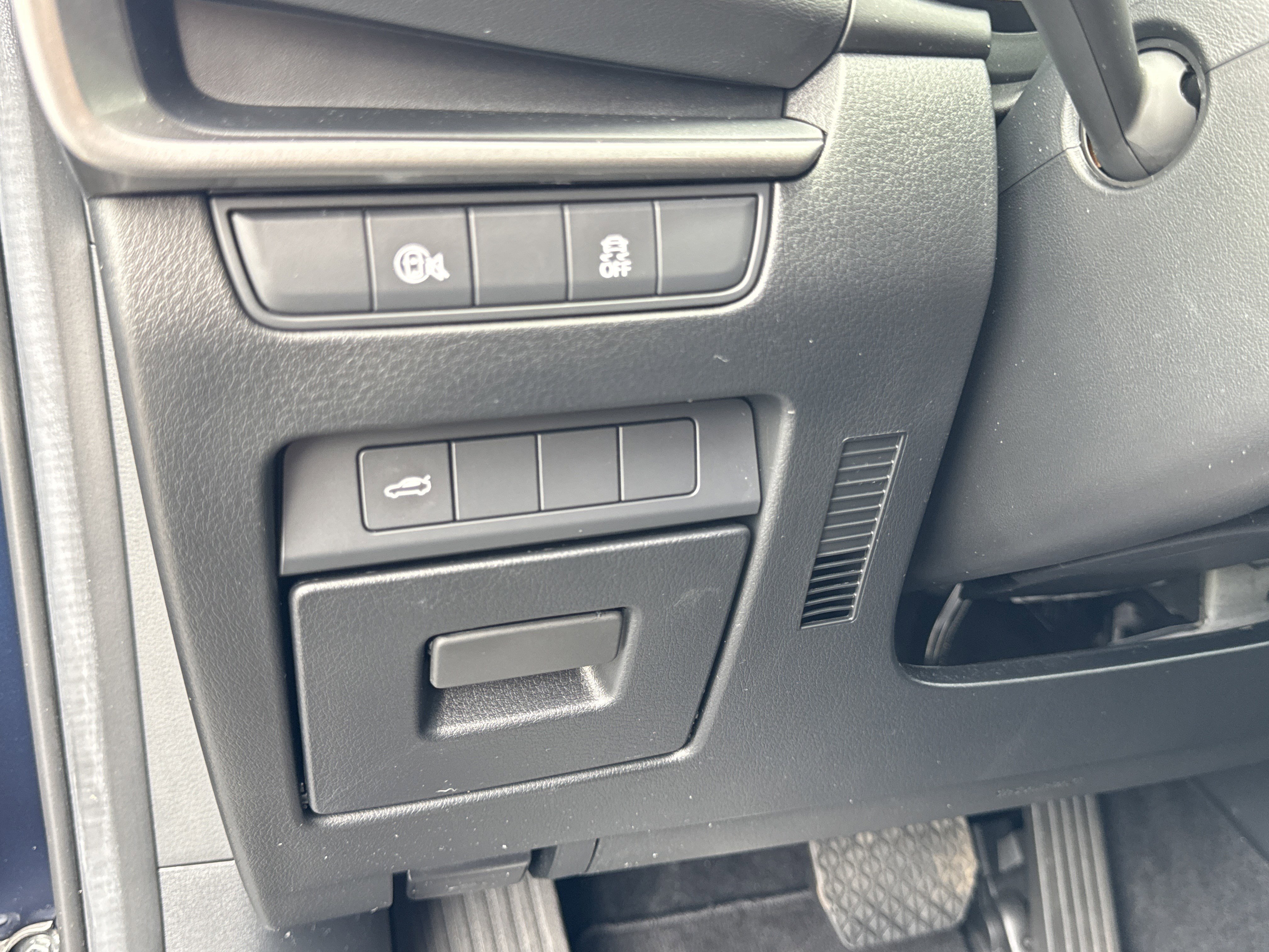 Used 2024 MAZDA MAZDA3 s FWD image 32