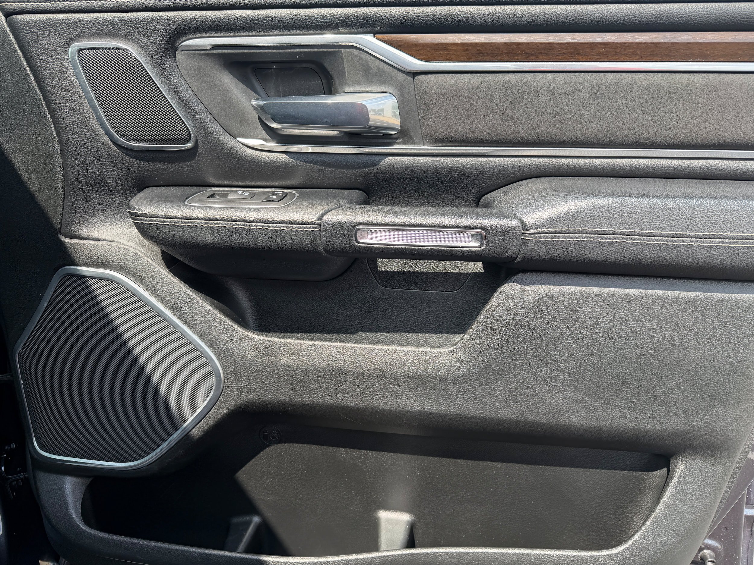 Used 2021 RAM 1500 Laramie AWD/4WD image 19