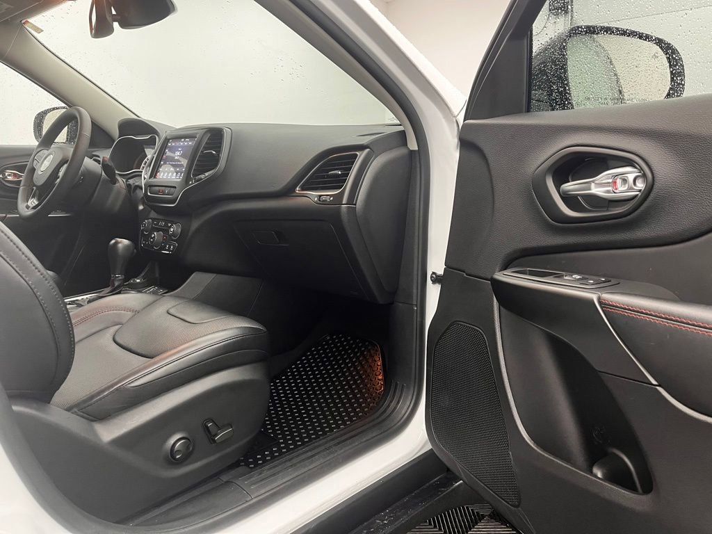 Used 2022 Jeep Cherokee Trailhawk w/ Premium Leather Package image 27