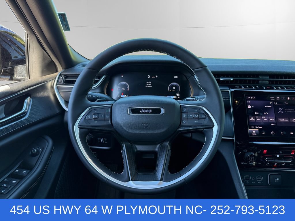 Used 2025 Jeep Grand Cherokee Altitude AWD/4WD image 12