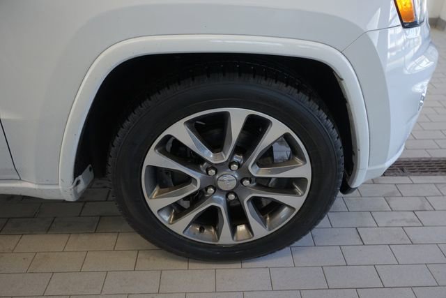 Used 2018 Jeep Grand Cherokee Overland AWD/4WD image 16