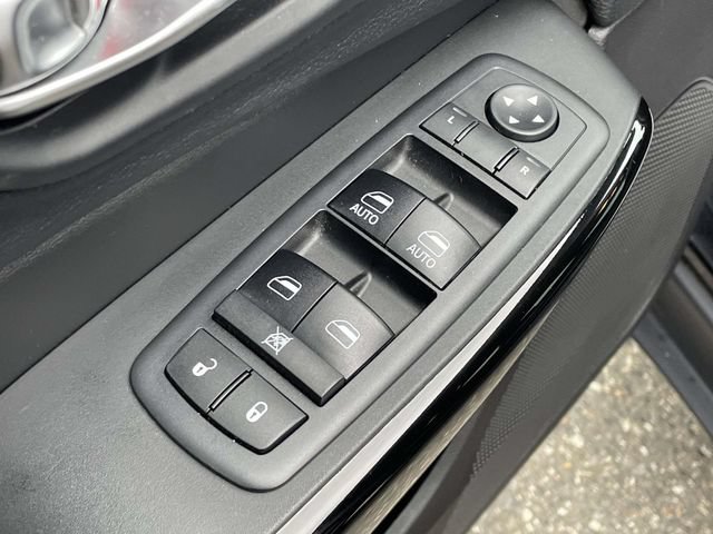 Used 2019 Jeep Cherokee Latitude Plus FWD image 15