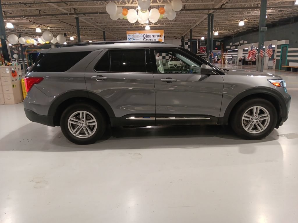 Certified 2023 Ford Explorer XLT w/ Equipment Group 202A AWD/4WD image 8