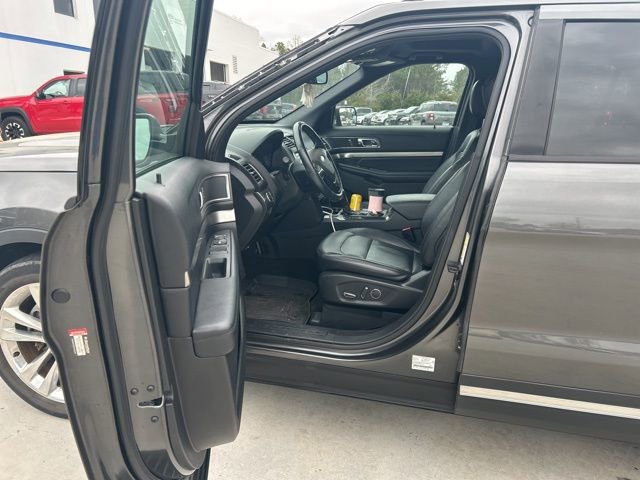 Certified 2018 Ford Explorer XLT w/ Equipment Group 202A image 13