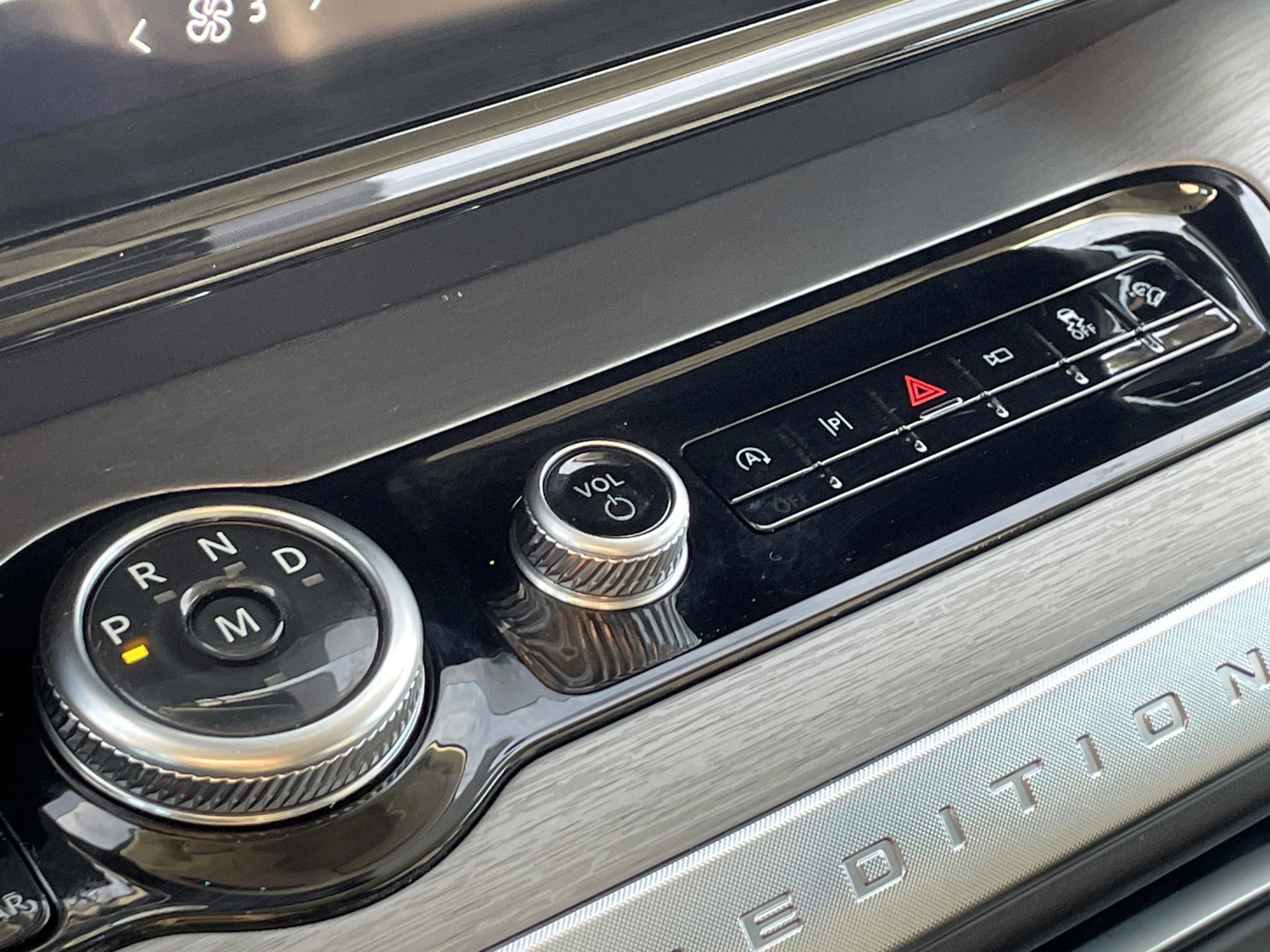 Certified 2025 Ford Expedition Max Platinum image 27