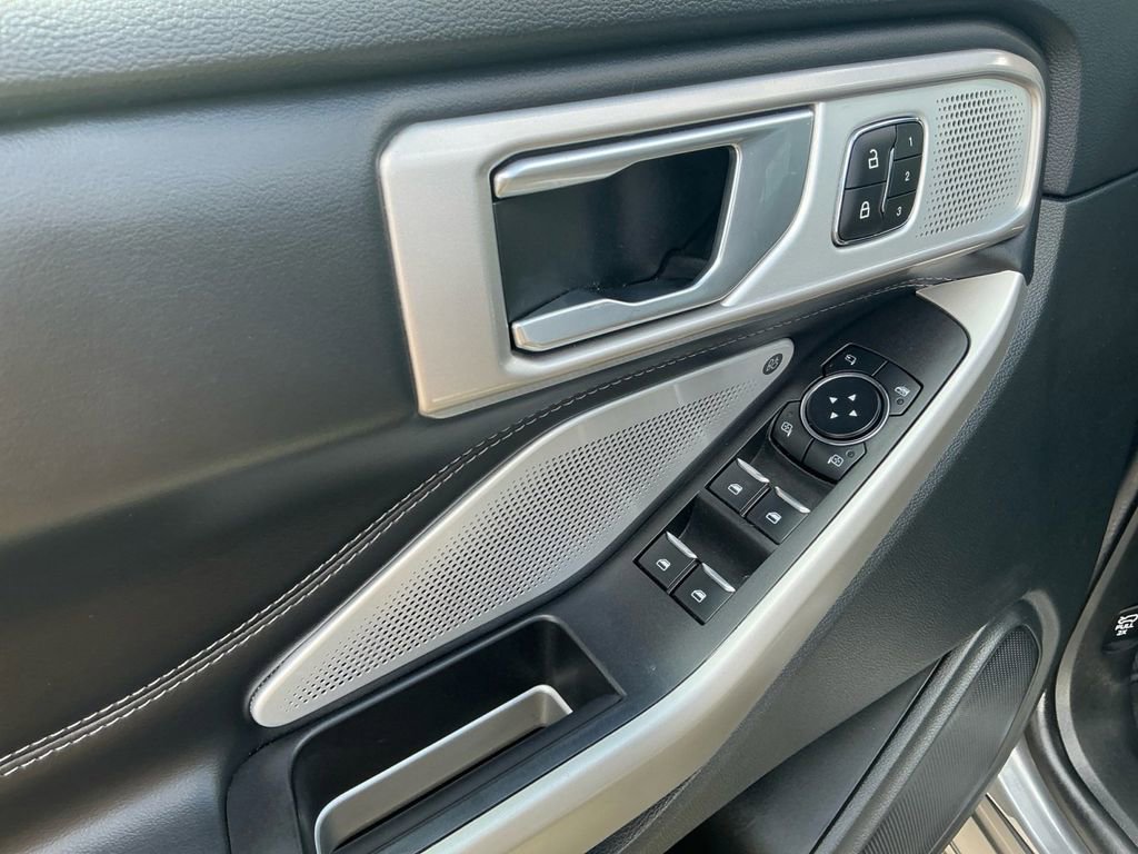 Certified 2023 Ford Explorer Limited w/ Limited Technology Package RWD image 16