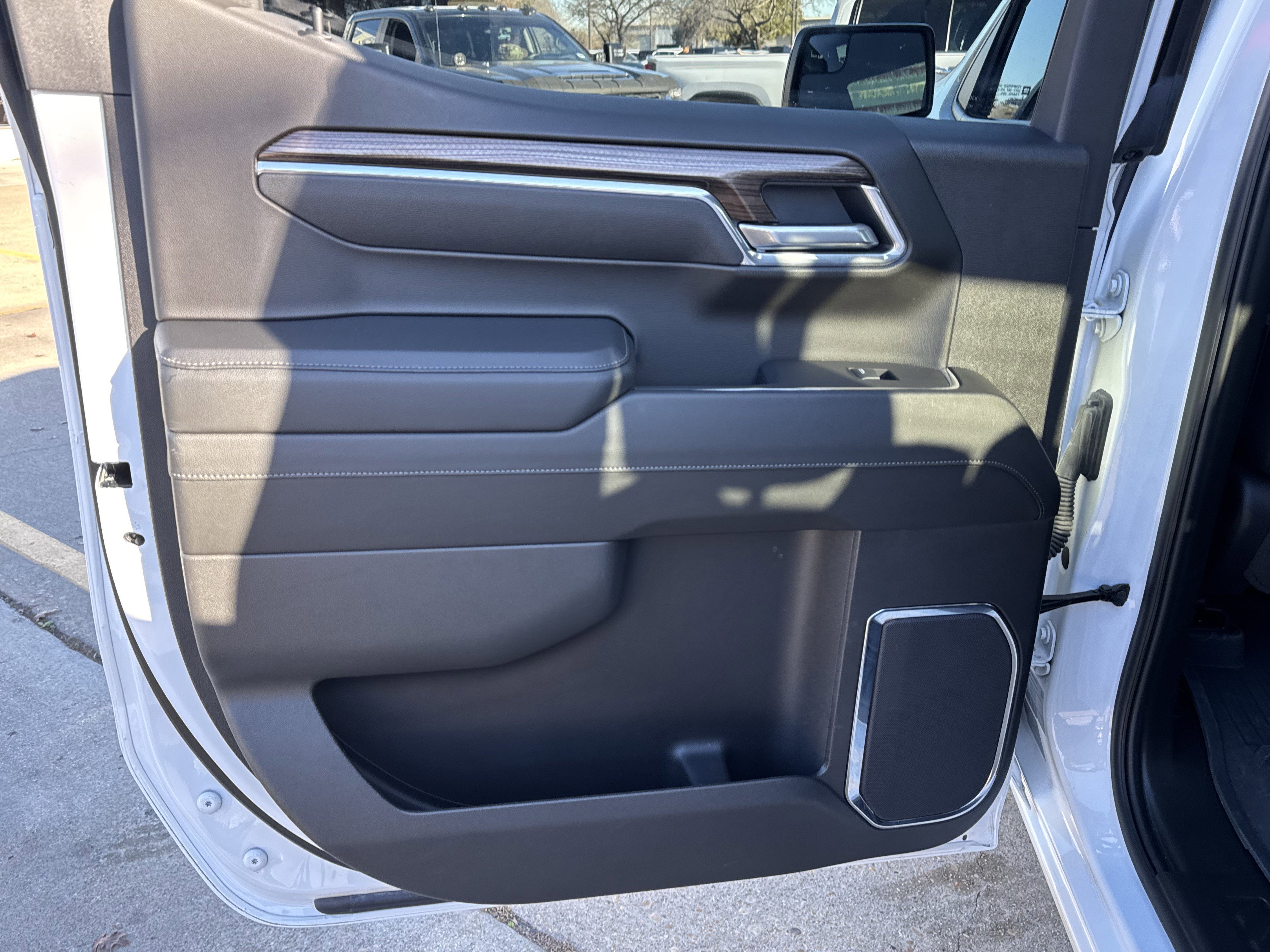 Used 2025 Chevrolet Silverado 1500 LT Trail Boss w/ Convenience Package II image 16