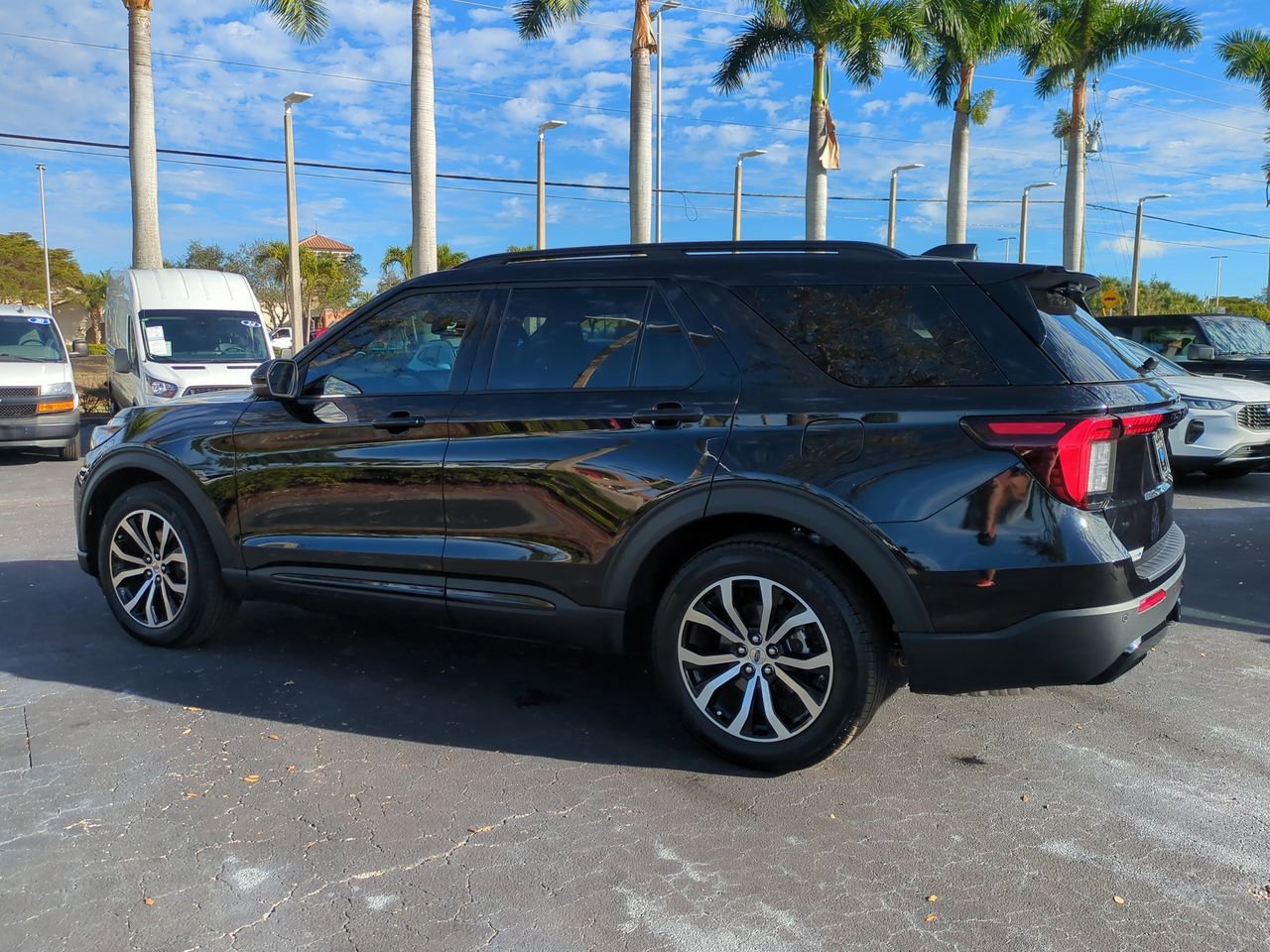 Certified 2025 Ford Explorer ST-Line w/ Premium Package image 3