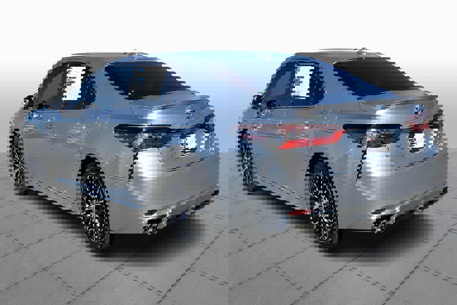 Used 2023 Toyota Camry SE image 4