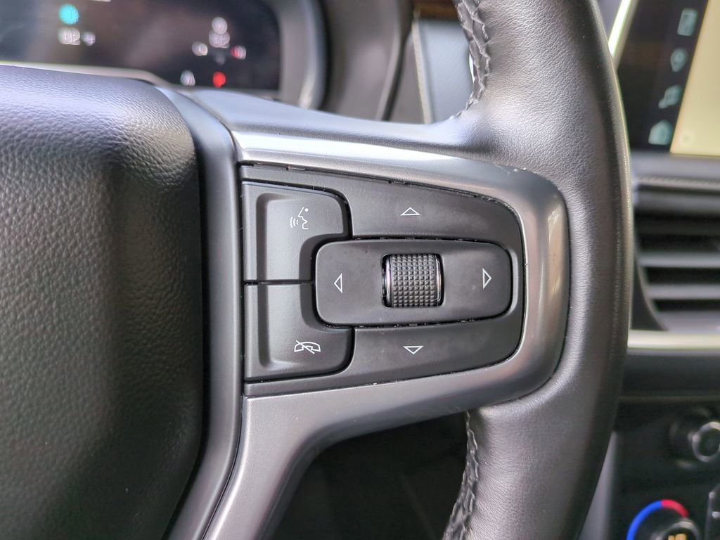 Used 2024 Chevrolet Suburban Premier image 31