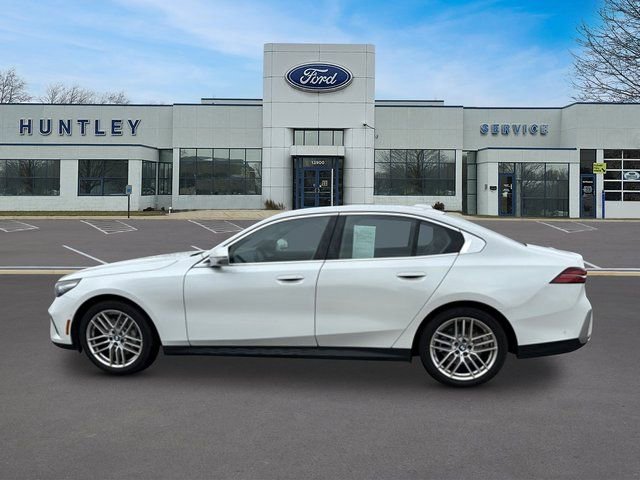 Used 2025 BMW 530i xDrive w/ Premium Package AWD/4WD image 6