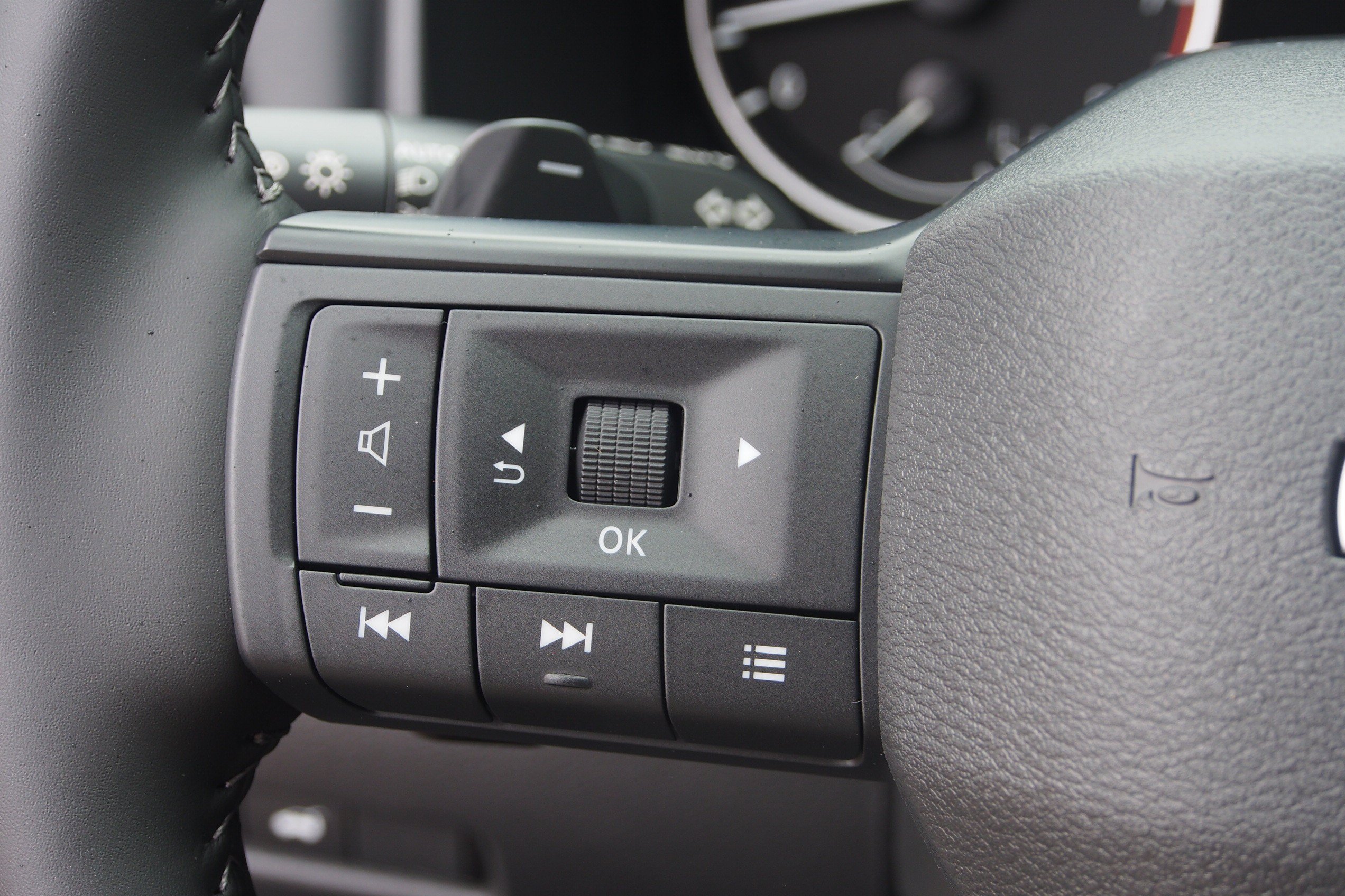 Used 2026 Nissan Rogue SV FWD image 20