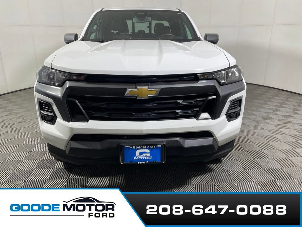 Used 2024 Chevrolet Colorado LT w/ LT Convenience Package II AWD/4WD image 3