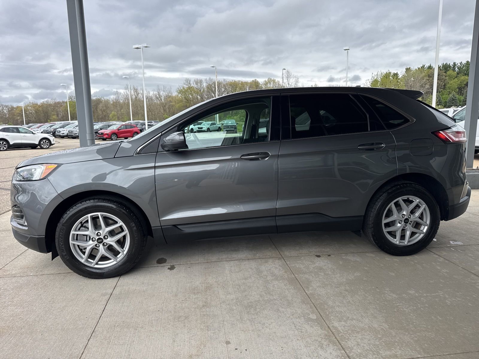 Certified 2024 Ford Edge SEL w/ Convenience Package AWD/4WD image 4