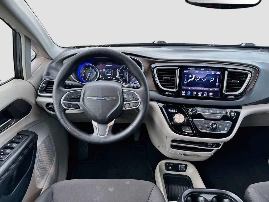 Used 2019 Chrysler Pacifica Touring Plus w/ Advanced Safetytec Group FWD image 21