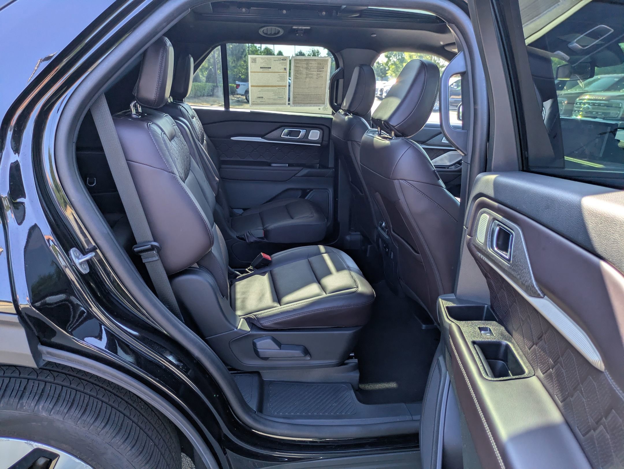 Certified 2025 Ford Explorer Platinum w/ LUX Leather Package AWD/4WD image 37
