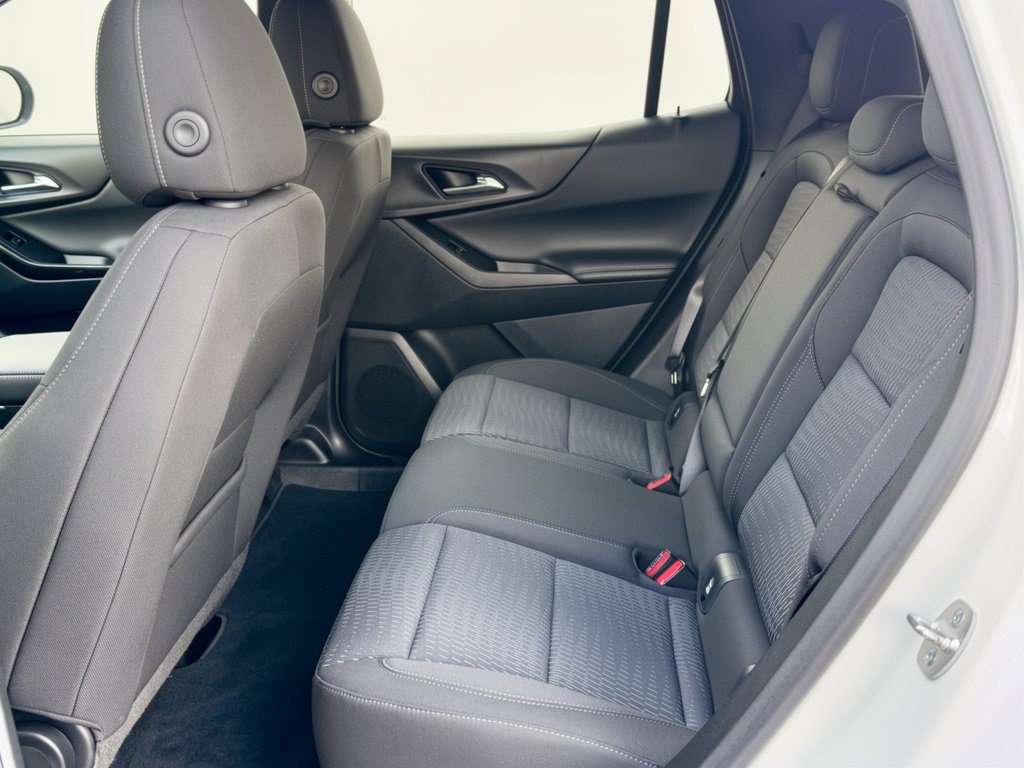 Used 2026 Chevrolet Equinox LT FWD image 25