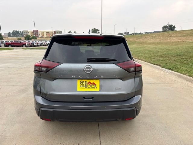 Used 2025 Nissan Rogue SV AWD/4WD image 4