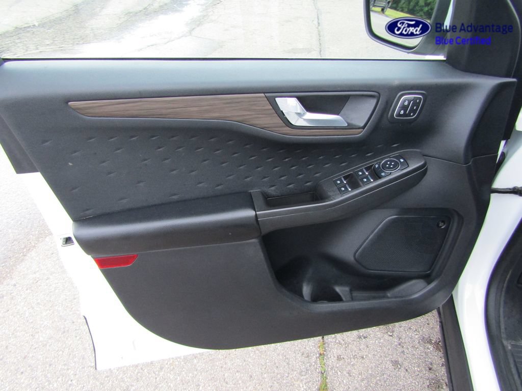 Certified 2020 Ford Escape Titanium AWD/4WD image 30