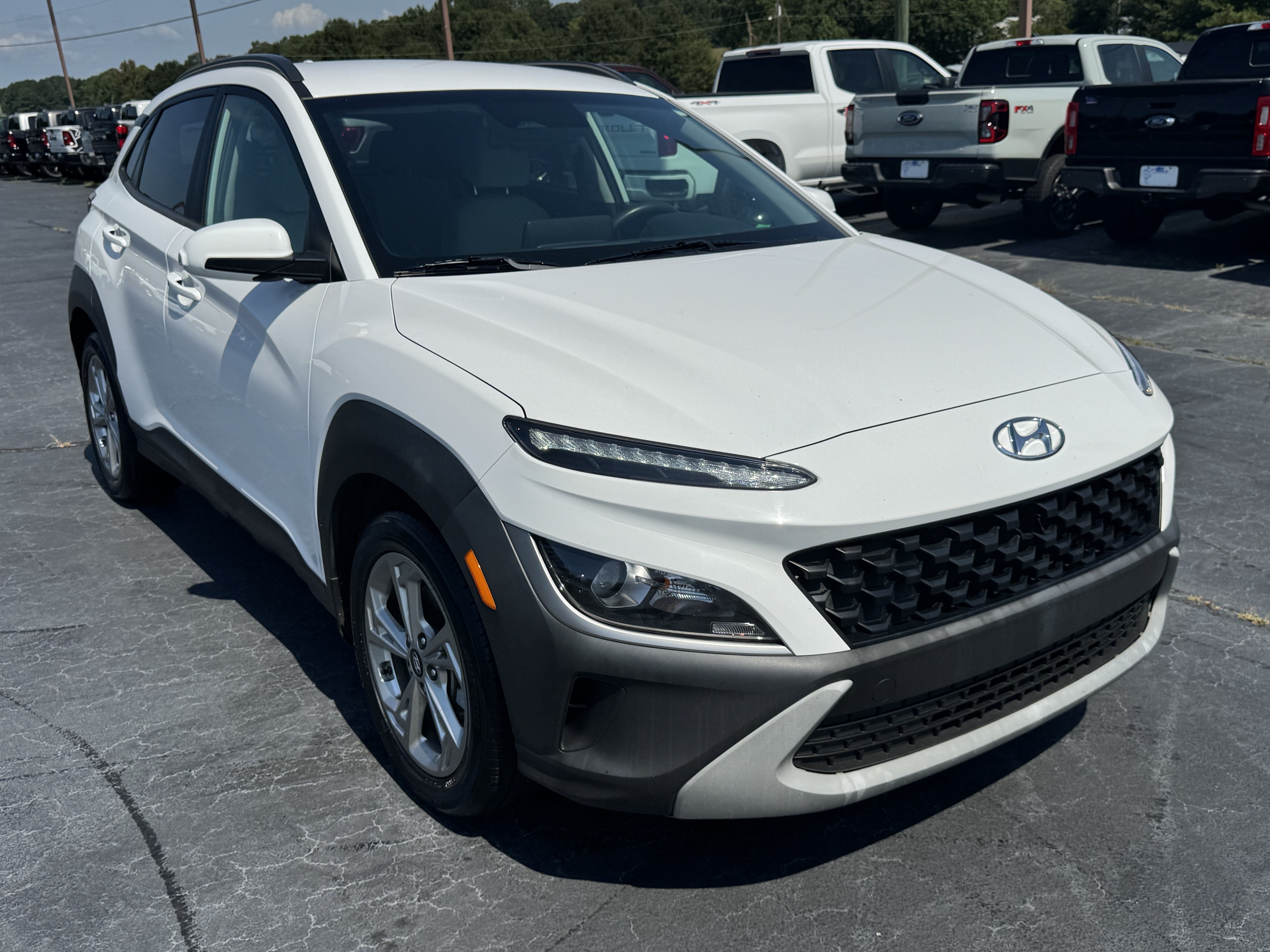 Used 2023 Hyundai Kona SEL w/ Cargo Package AWD/4WD image 4