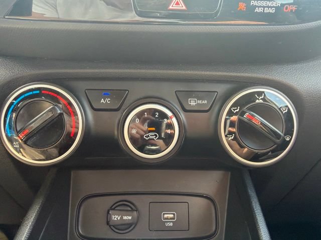 Used 2021 Hyundai Venue SE FWD image 21