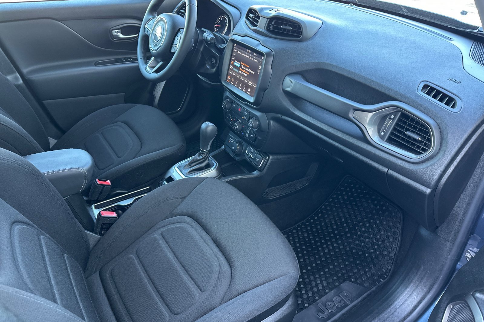 Used 2022 Jeep Renegade Latitude image 17
