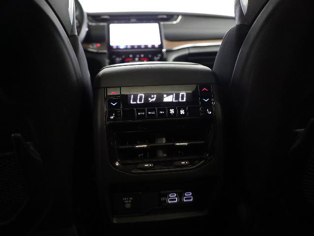 Used 2025 Jeep Grand Cherokee Summit AWD/4WD image 31
