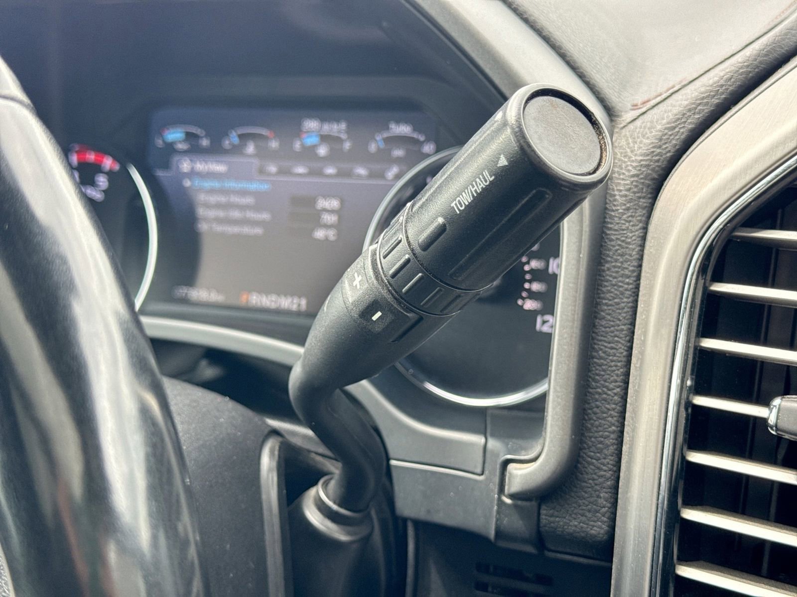 Certified 2019 Ford F450 Platinum w/ Platinum Ultimate Package AWD/4WD image 38