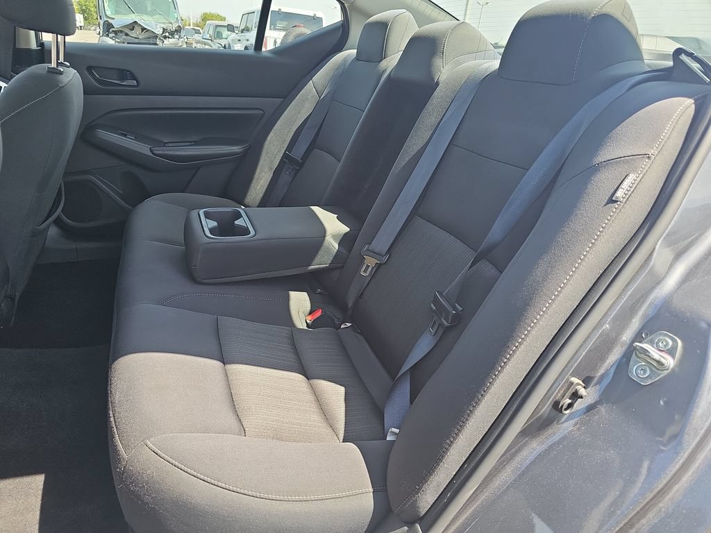 Used 2024 Nissan Altima 2.5 SV FWD image 14