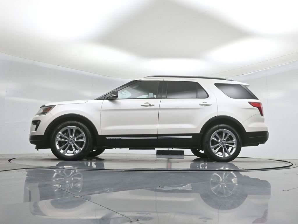 Certified 2018 Ford Explorer XLT w/ Equipment Group 202A FWD image 8
