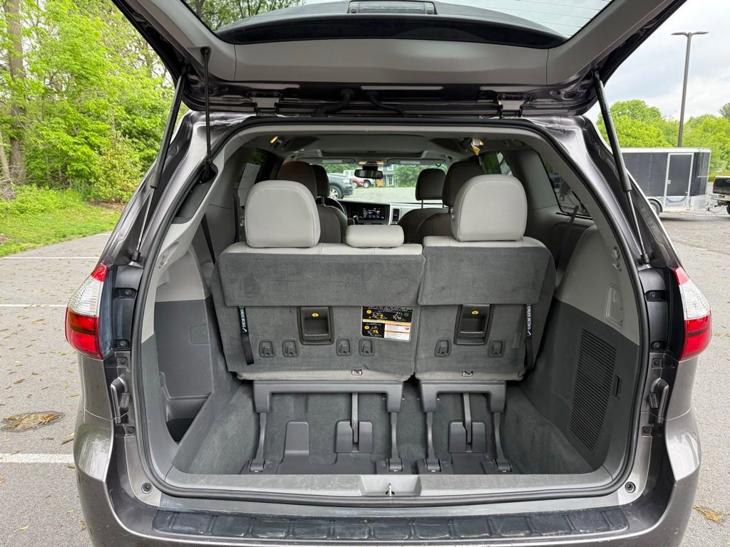 Used 2019 Toyota Sienna XLE w/ XLE Navigation Package AWD/4WD image 21