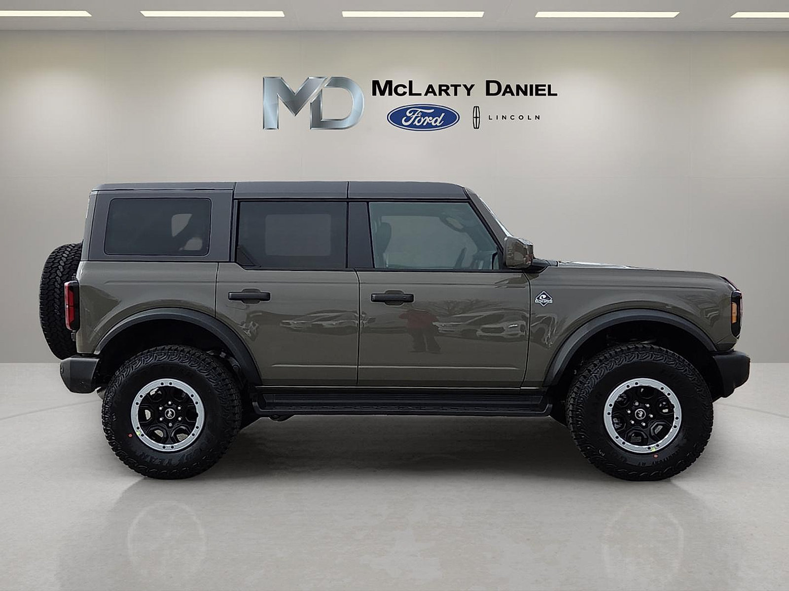 Certified 2026 Ford Bronco Outer Banks w/ Sasquatch Package AWD/4WD image 6