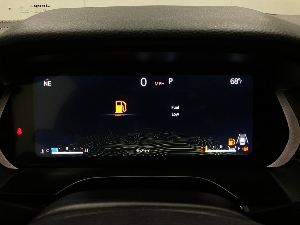 Used 2025 Jeep Grand Cherokee Laredo X image 25