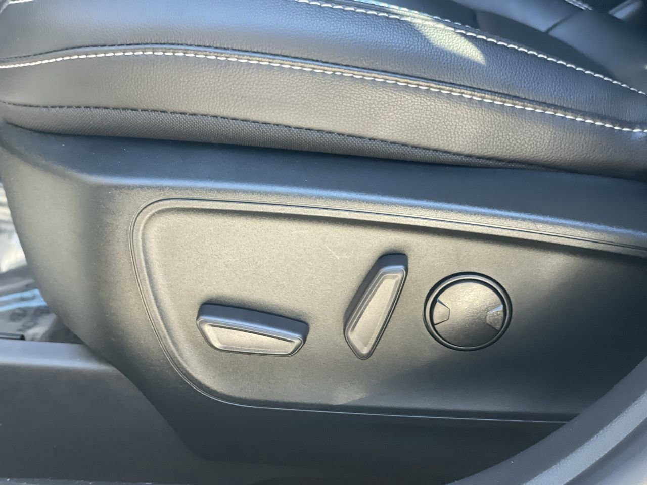 Certified 2022 Ford Escape Titanium image 19