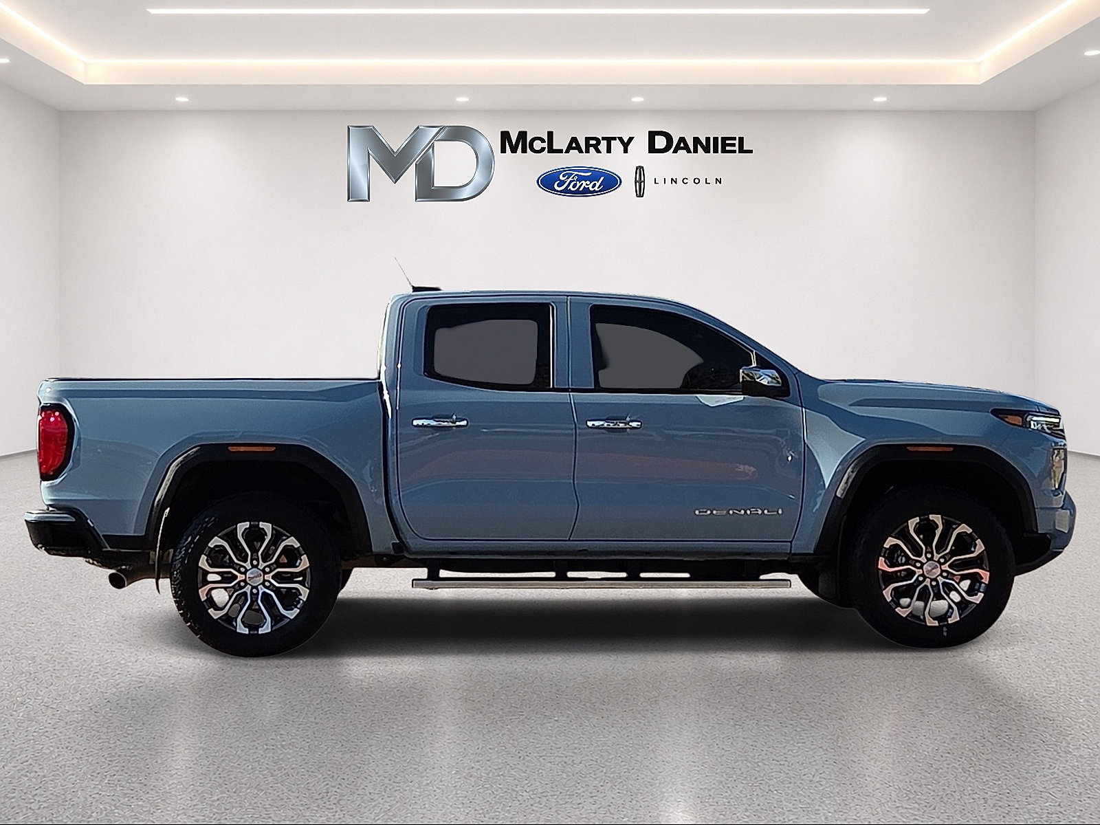 Used 2025 GMC Canyon Denali AWD/4WD image 6