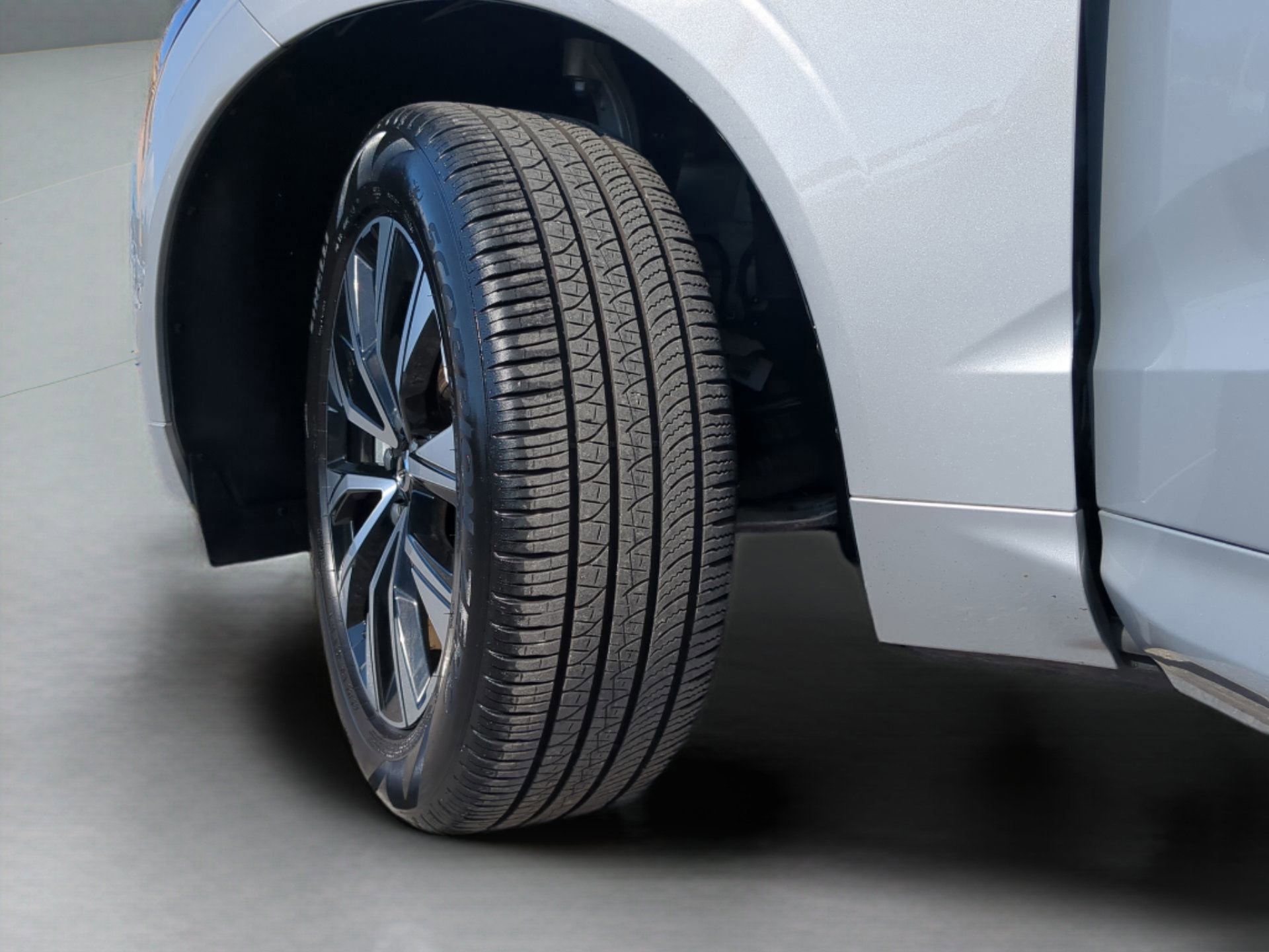 Used 2025 Volvo XC60 B5 Plus image 64