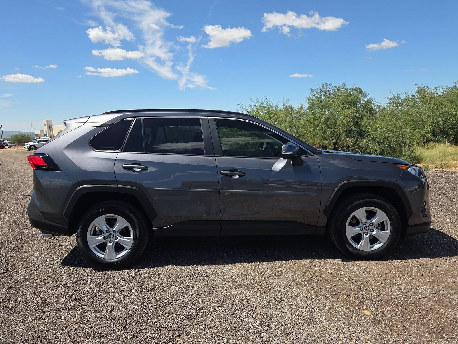 Used 2019 Toyota RAV4 XLE w/ Convenience Package FWD image 4