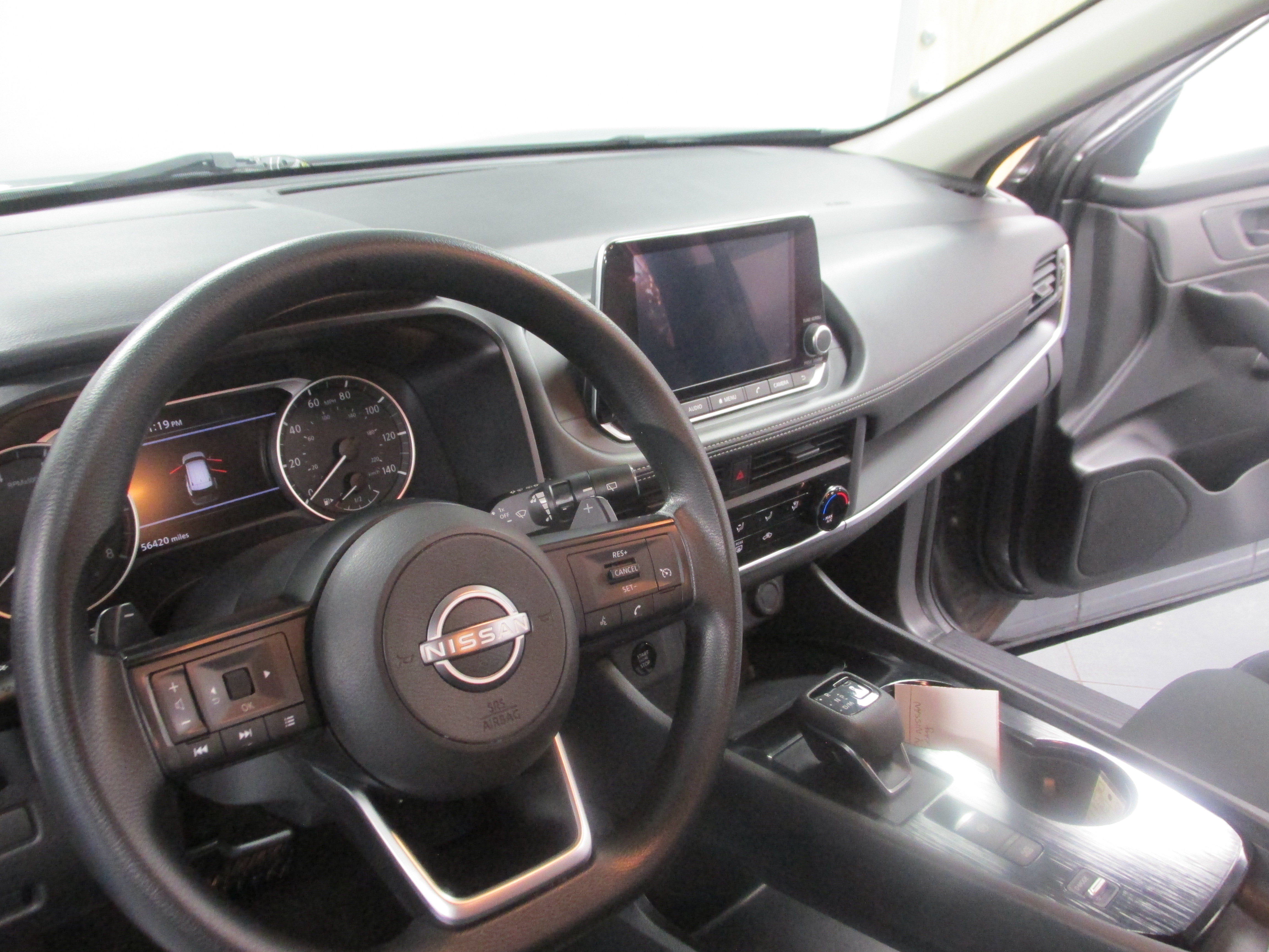 Used 2024 Nissan Rogue S FWD image 19