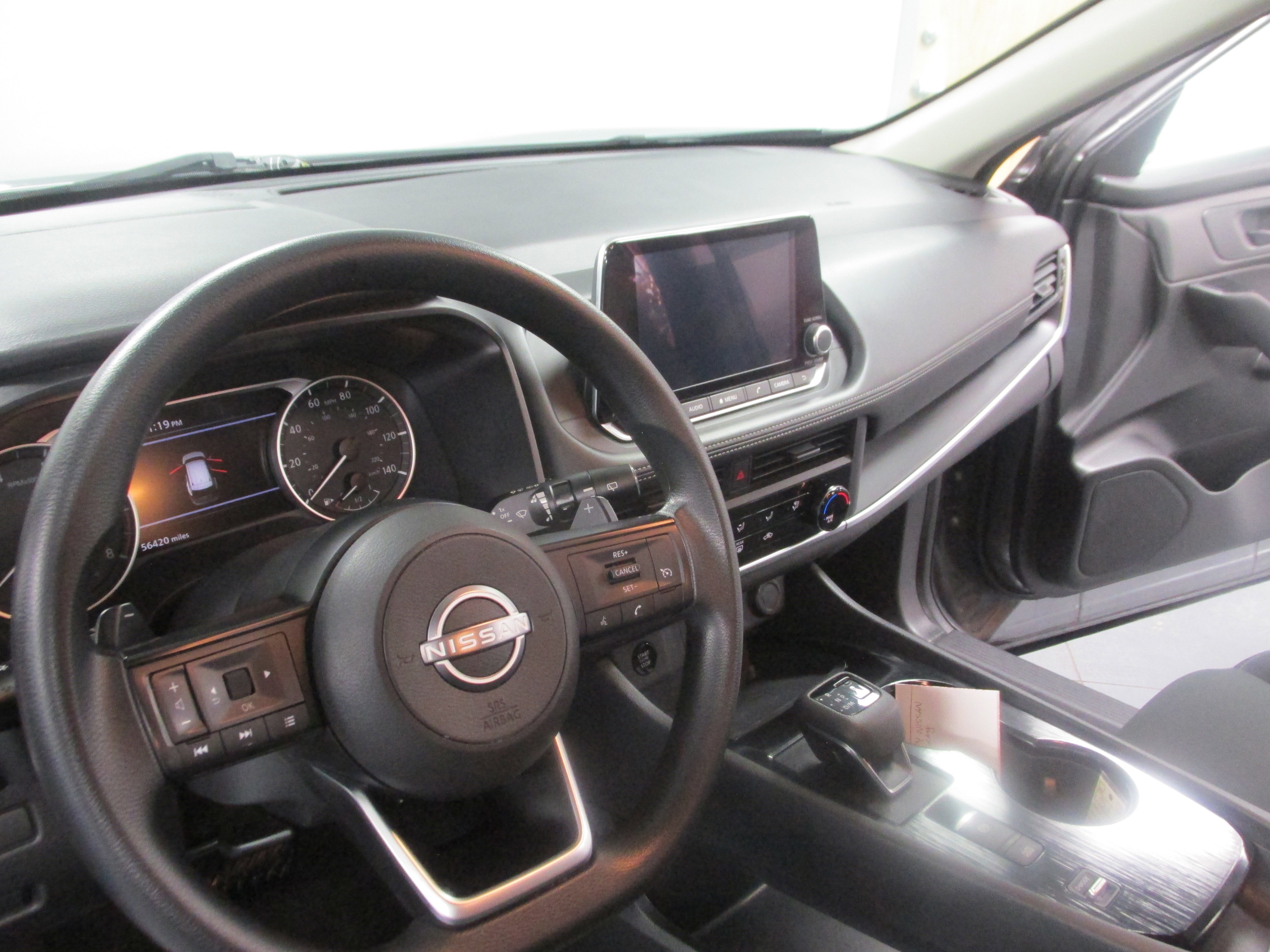Used 2024 Nissan Rogue S FWD image 19