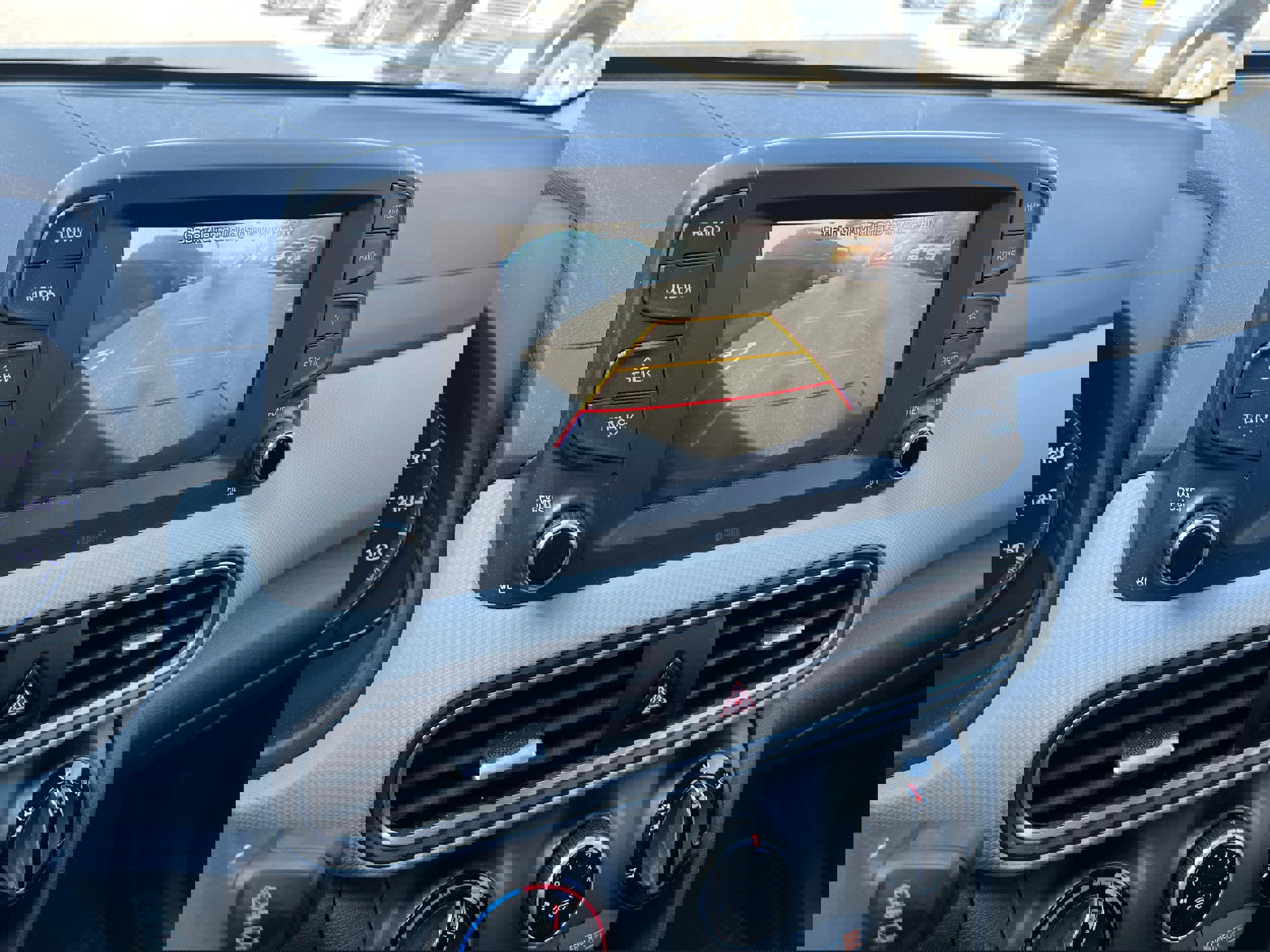 Used 2021 Hyundai Kona SE image 18