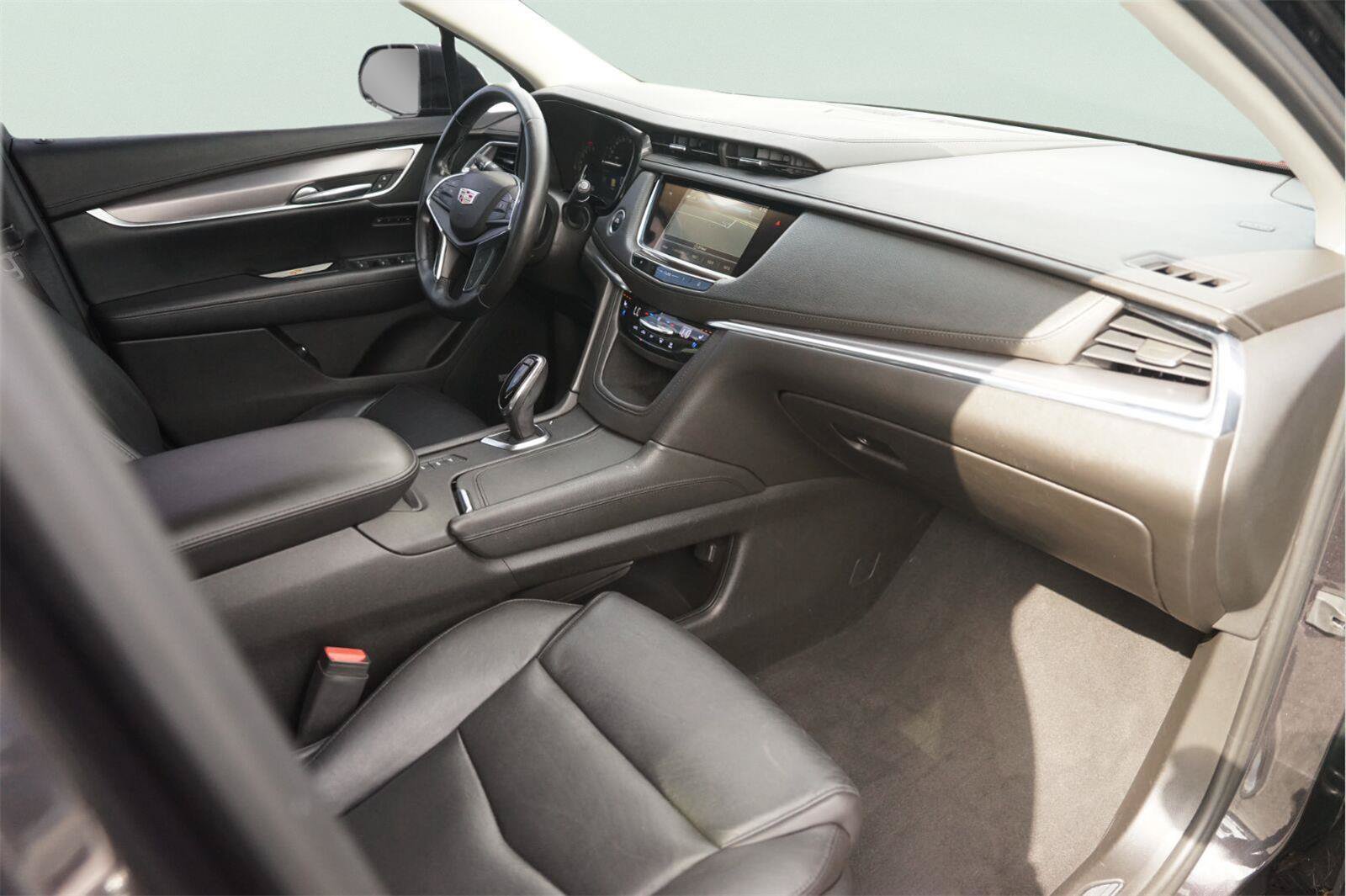 Used 2018 Cadillac XT5 Premium Luxury AWD/4WD image 18