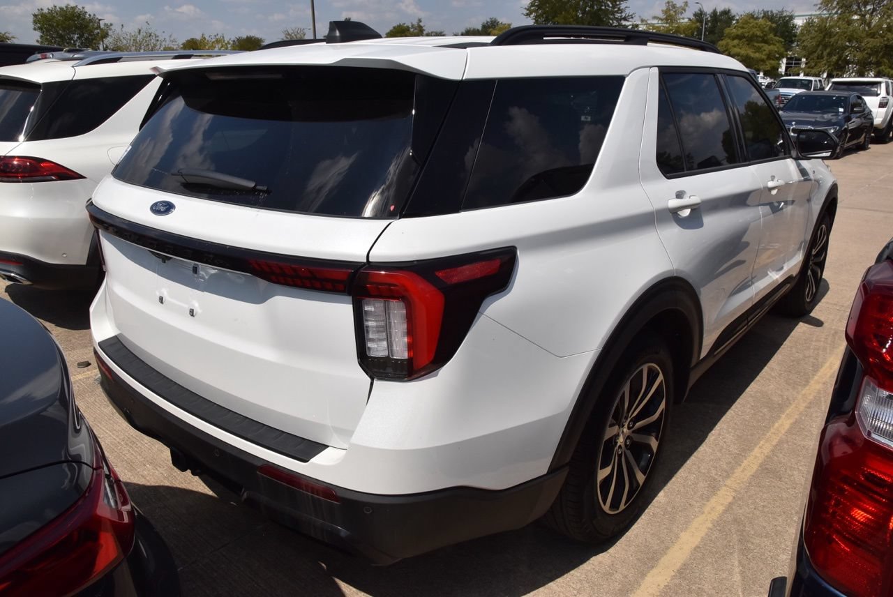 Certified 2025 Ford Explorer ST-Line RWD image 6