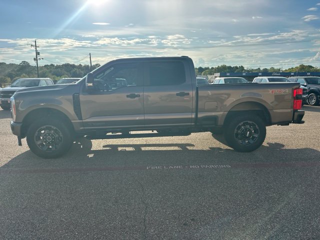 Certified 2023 Ford F250 XL w/ STX Appearance Package AWD/4WD image 4