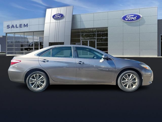 Used 2017 Toyota Camry SE w/ Moonroof Package FWD image 2