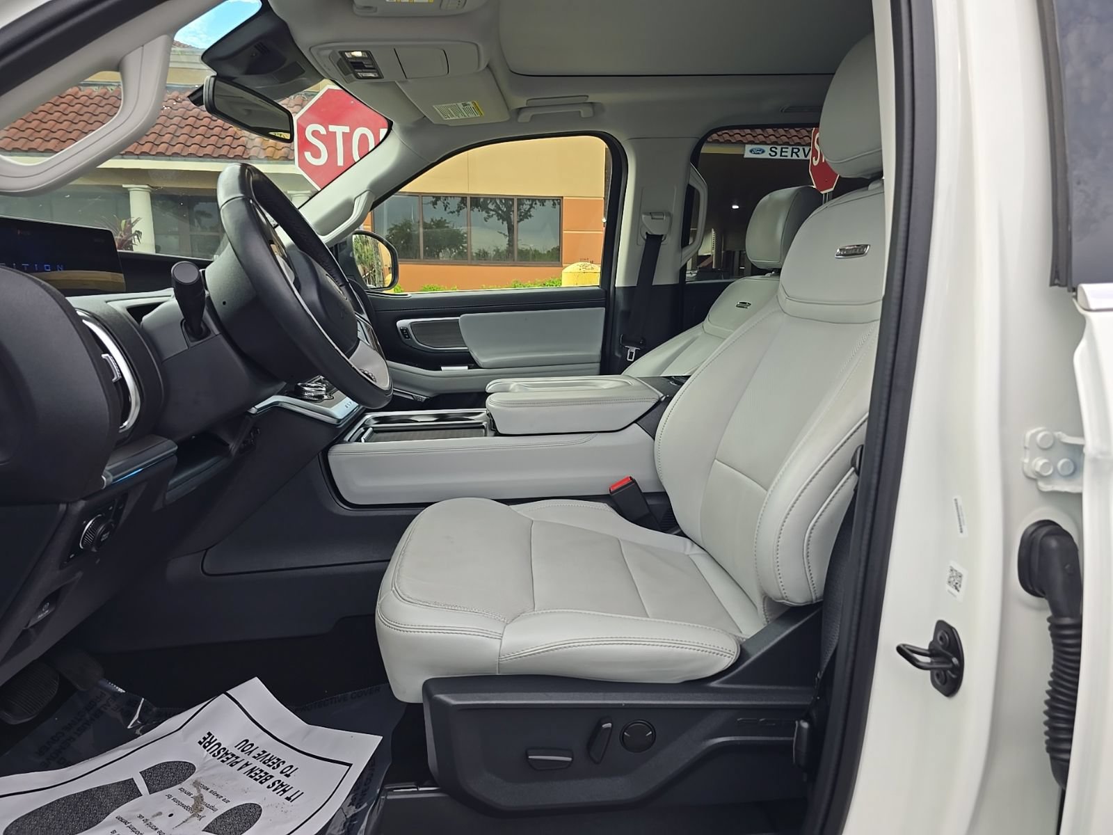 Certified 2025 Ford Expedition Max Platinum w/ Driver's Package AWD/4WD image 4