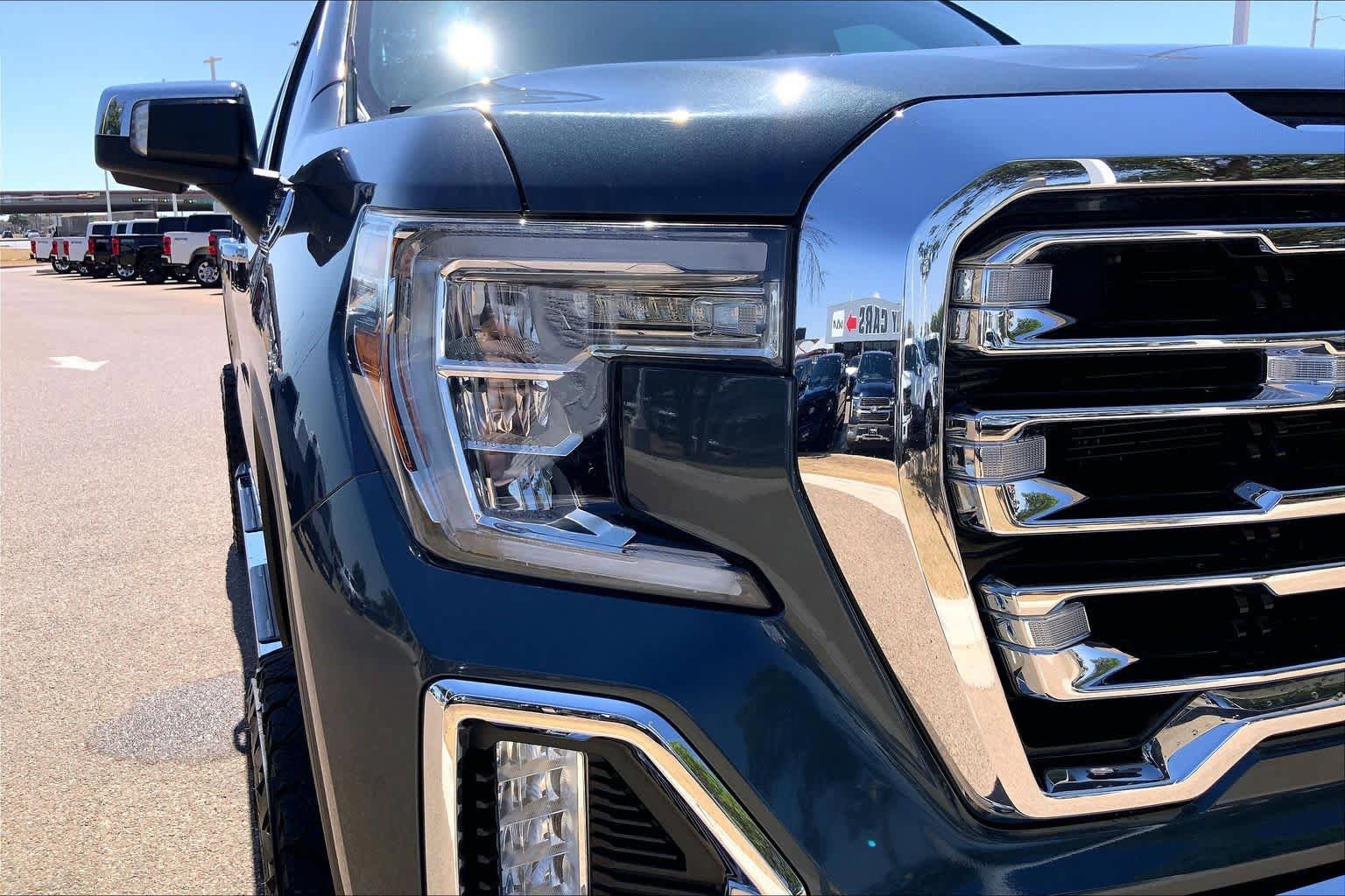 Used 2019 GMC Sierra 1500 SLT w/ SLT Premium Plus Package AWD/4WD image 28
