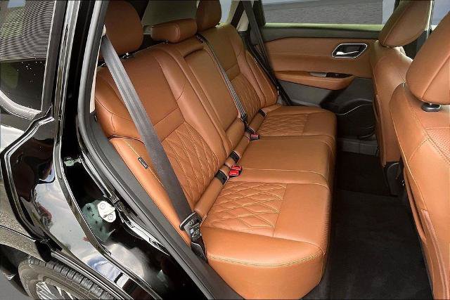 Used 2024 Nissan Rogue Platinum FWD image 24
