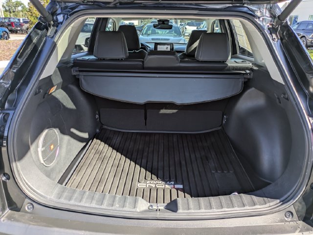 Used 2022 Toyota Corolla Cross XLE w/ Convenience Package FWD image 13